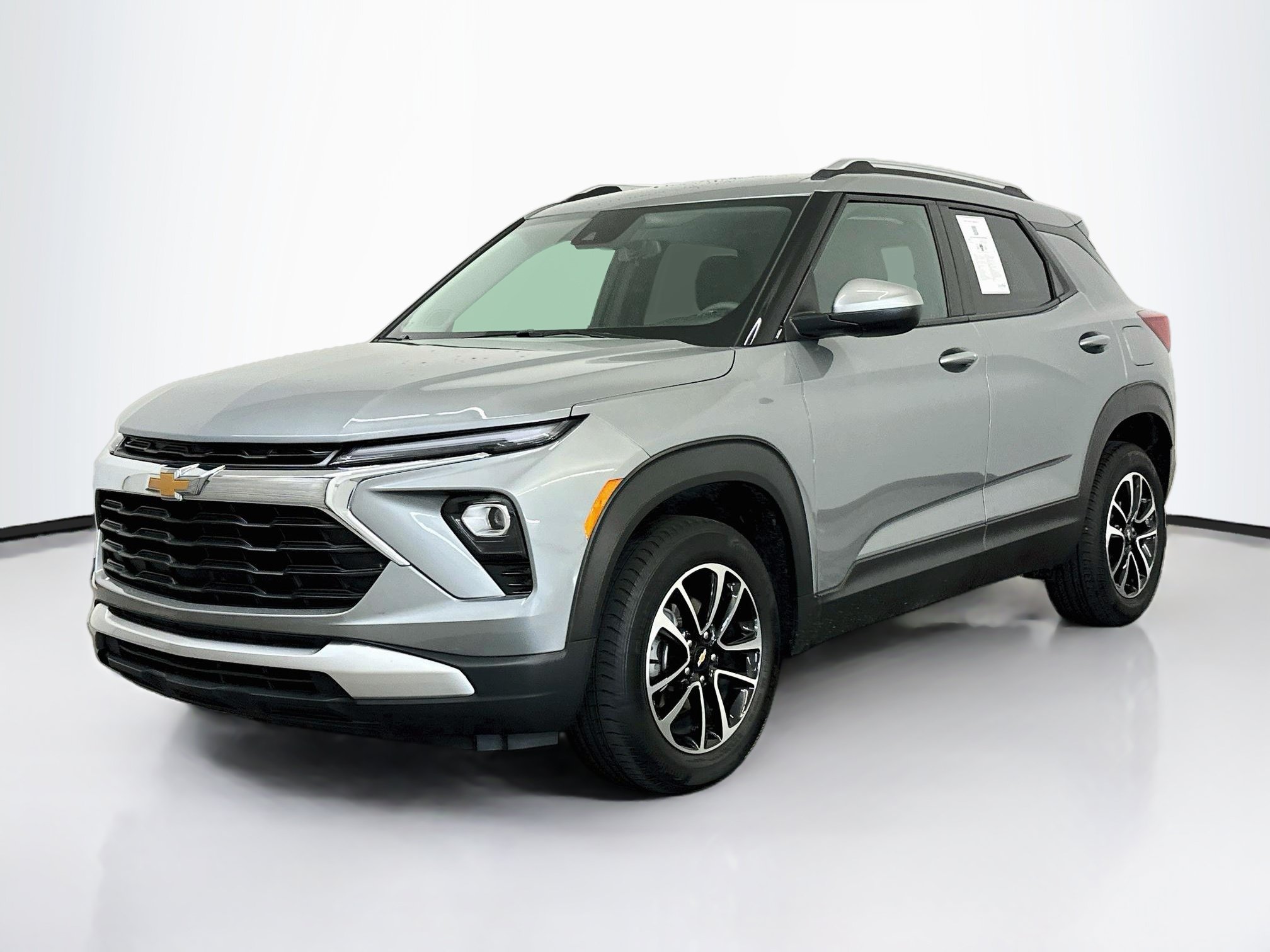 Used 2025 Chevrolet TrailBlazer LT AWD/4WD image 3