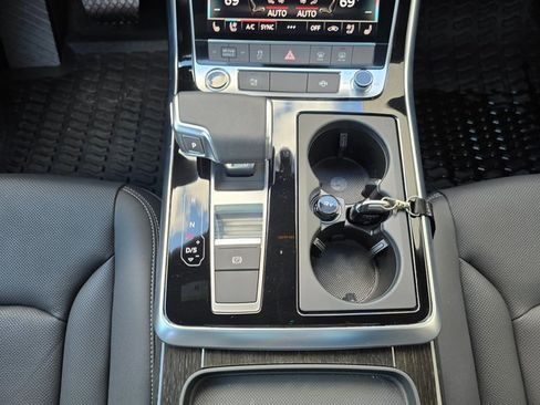 Used 2025 Audi Q8 Premium Plus image 30