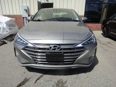 Used 2020 Hyundai Elantra Limited w/ Cargo Package (C1) FWD image 2