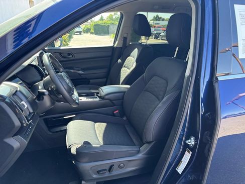 Used 2025 Nissan Pathfinder SV FWD image 39