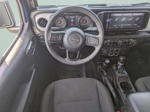 Used 2024 Jeep Gladiator Sport AWD/4WD image 13