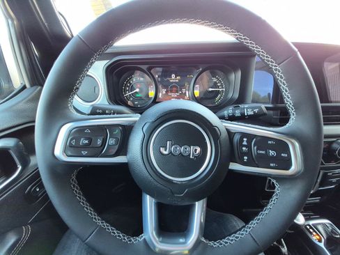 Certified 2025 Jeep Wrangler Unlimited Sahara w/ Safety Group AWD/4WD image 25