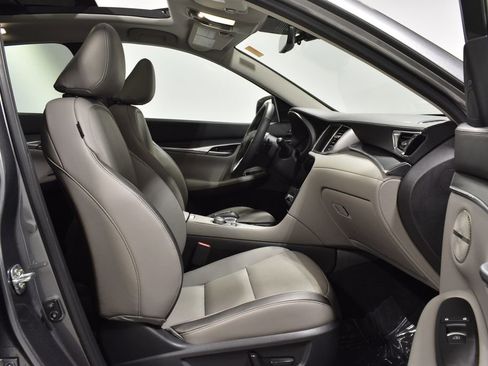 Certified 2025 INFINITI QX50 Luxe image 32