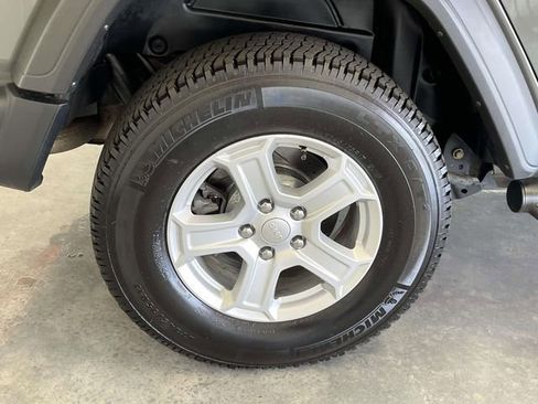 Used 2019 Jeep Wrangler Unlimited Sport S image 11