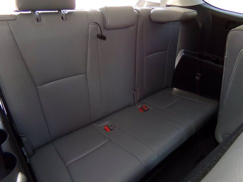 Used 2024 Toyota Highlander AWD image 28