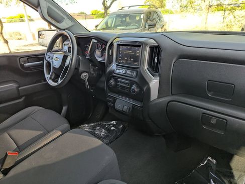 Used 2020 Chevrolet Silverado 1500 Custom w/ Custom Value Package RWD image 12