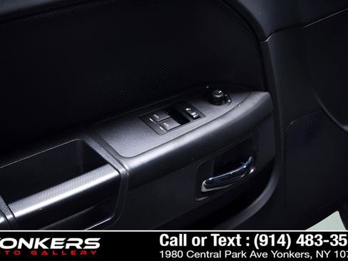 Used 2011 Dodge Challenger image 29