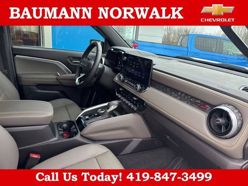Used 2024 Chevrolet Colorado ZR2 w/ ZR2 Convenience Package III AWD/4WD image 28
