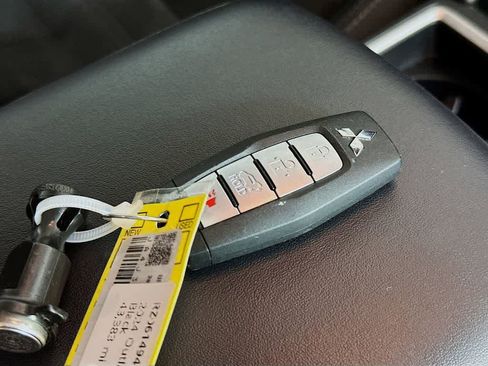 Used 2024 Mitsubishi Outlander SE image 22