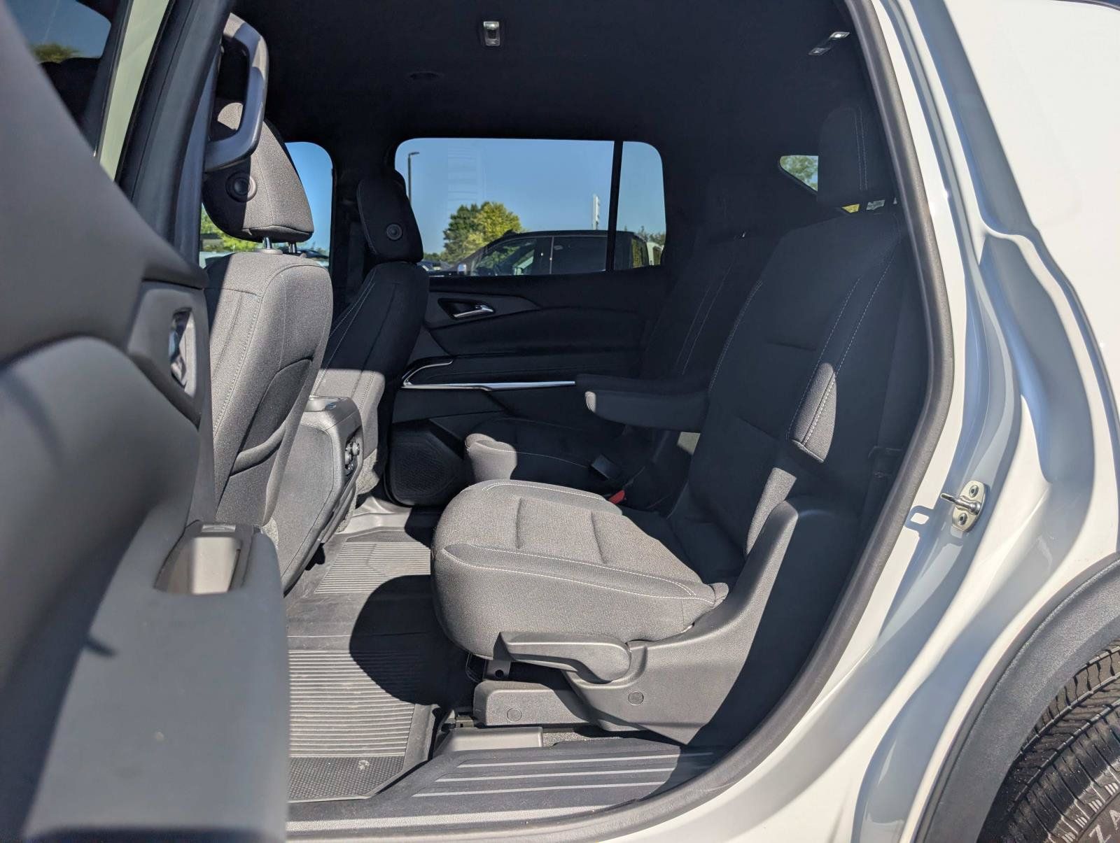 Used 2024 Chevrolet Traverse LT w/ Trailering Package FWD image 22