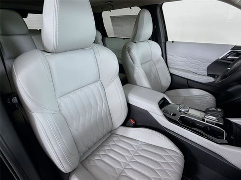 New 2025 Mitsubishi Outlander SEL image 29