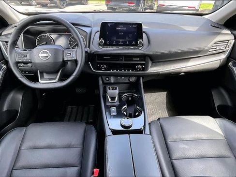 Certified 2025 Nissan Rogue SV w/ SV Premium Package AWD/4WD image 21