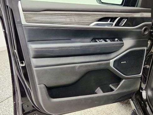 Used 2022 Jeep Wagoneer Series II AWD/4WD image 10