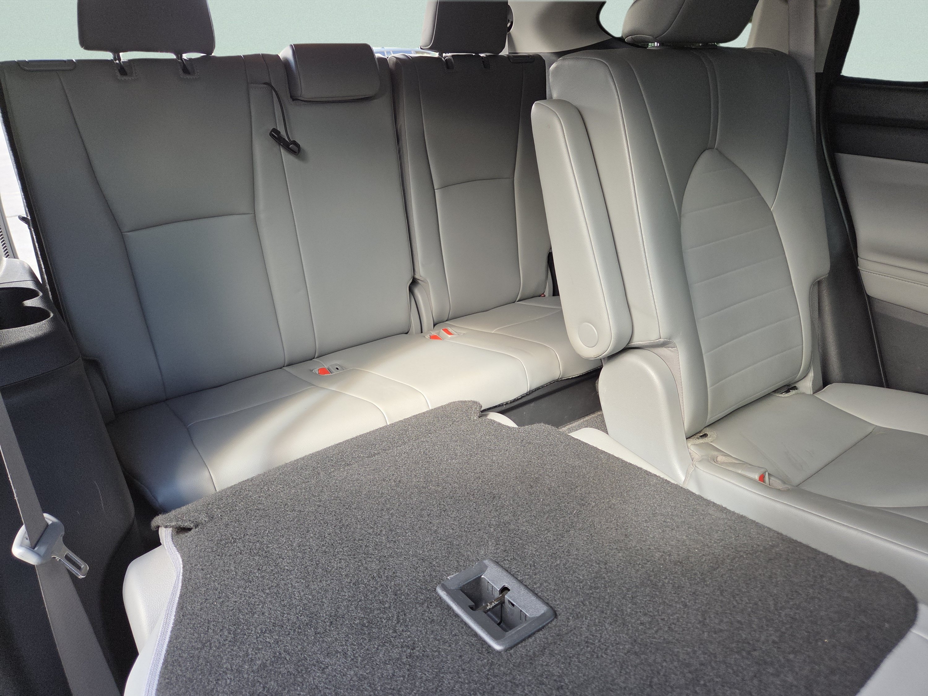 Used 2023 Toyota Highlander XLE AWD/4WD image 5