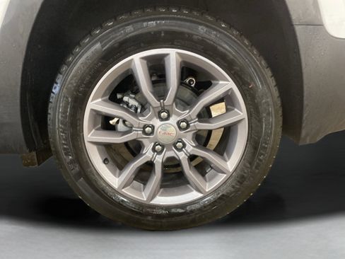 Used 2024 GMC Terrain SLT image 9