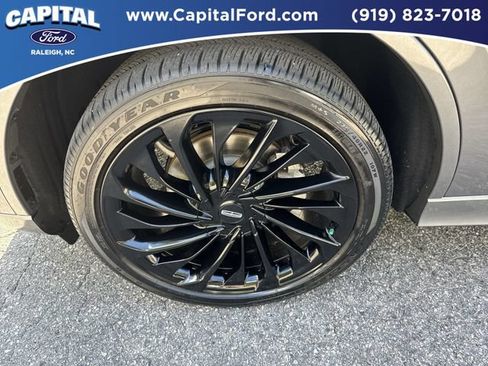 Used 2022 Lincoln Aviator Reserve w/ Equipment Group 201A AWD/4WD image 13