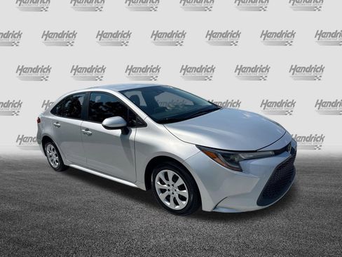 Used 2021 Toyota Corolla LE FWD image 2