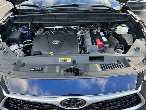 Used 2021 Toyota Highlander XLE image 10