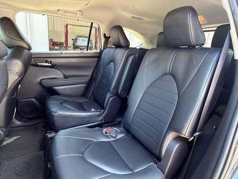 Used 2023 Toyota Highlander XLE image 20