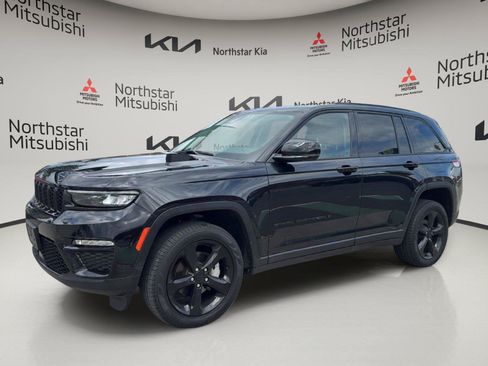 Used 2023 Jeep Grand Cherokee Limited w/ Black Appearance Package AWD/4WD image 2