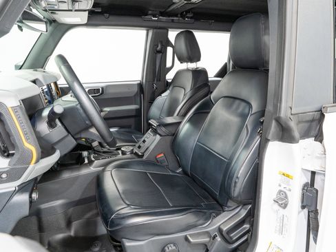 Used 2023 Ford Bronco Badlands w/ Sasquatch Package AWD/4WD image 16