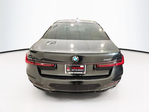 Used 2022 BMW 740i w/ M Sport Package RWD image 4