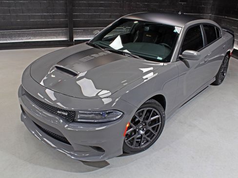 Used 2018 Dodge Charger R/T RWD image 5