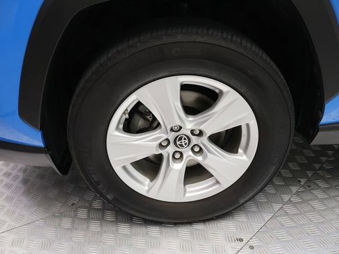 Used 2019 Toyota RAV4 XLE w/ Convenience Package FWD image 4