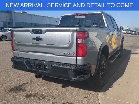 Used 2023 Chevrolet Silverado 1500 ZR2 w/ Technology Package AWD/4WD image 8