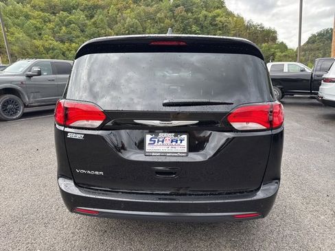 New 2026 Chrysler Voyager LX image 4