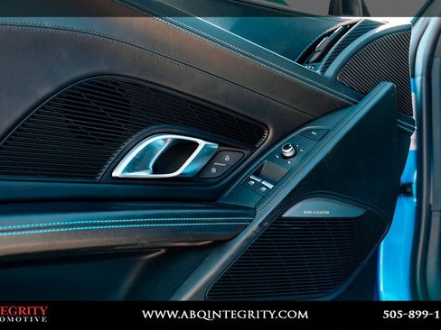 Used 2017 Audi R8 V10 w/ Carbon Exterior Package image 22