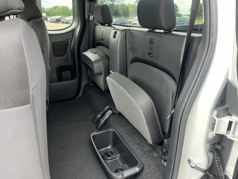 Used 2025 Nissan Frontier SV RWD image 35