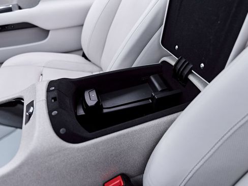 Used 2014 Rolls-Royce Wraith RWD image 74