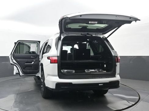Used 2025 Toyota Sequoia Platinum AWD/4WD image 36