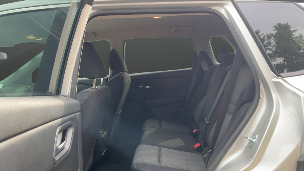 Used 2025 Nissan Rogue SV AWD/4WD image 19