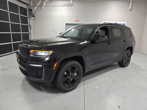 New 2026 Jeep Grand Cherokee L Limited w/ Limited Altitude Package RWD image 3