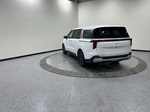 New 2026 Kia Carnival FWD image 8