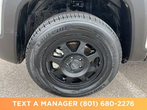Used 2022 Jeep Renegade Trailhawk w/ Trailer Tow Group AWD/4WD image 9