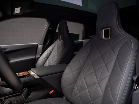 Used 2024 BMW iX xDrive50 w/ Premium Package image 59