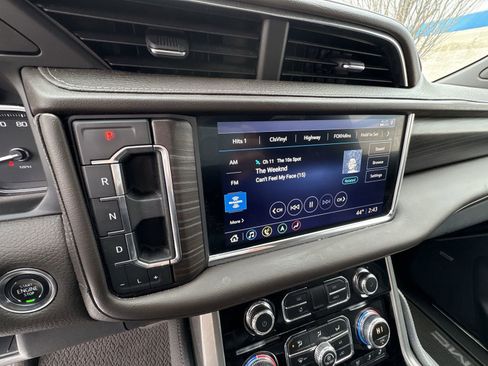 Used 2021 GMC Yukon Denali w/ Advanced Technology Package image 13