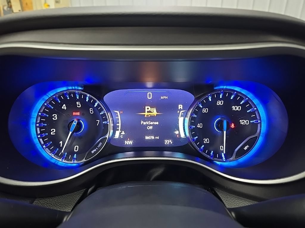 Used 2024 Chrysler Pacifica Touring-L FWD image 22