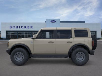 New 2025 Ford Bronco Outer Banks w/ Sasquatch Package