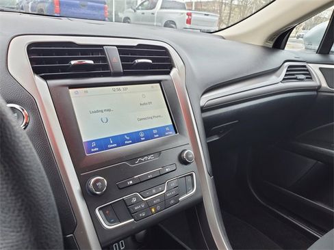Used 2020 Ford Fusion SE image 24