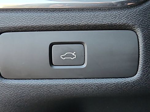 Used 2023 Volvo XC60 B5 Plus w/ Protection Package Premier AWD/4WD image 25