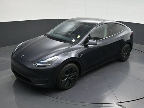 Used 2024 Tesla Model Y Long Range AWD/4WD image 14