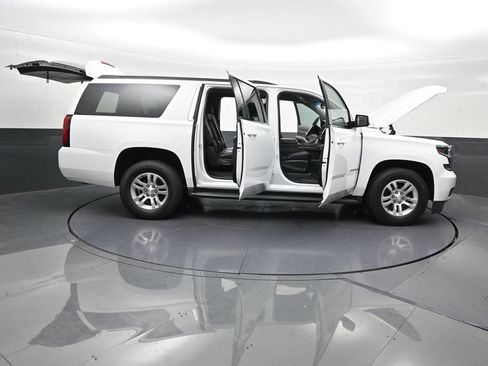 Used 2020 Chevrolet Suburban LS RWD image 32