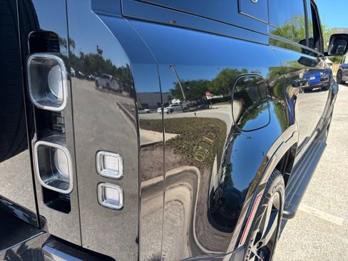 Used 2024 Land Rover Defender 110 V8 image 15