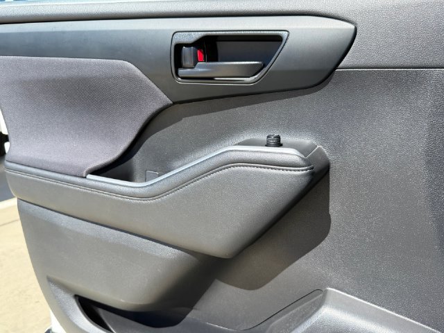 Used 2024 Toyota Highlander LE FWD image 19