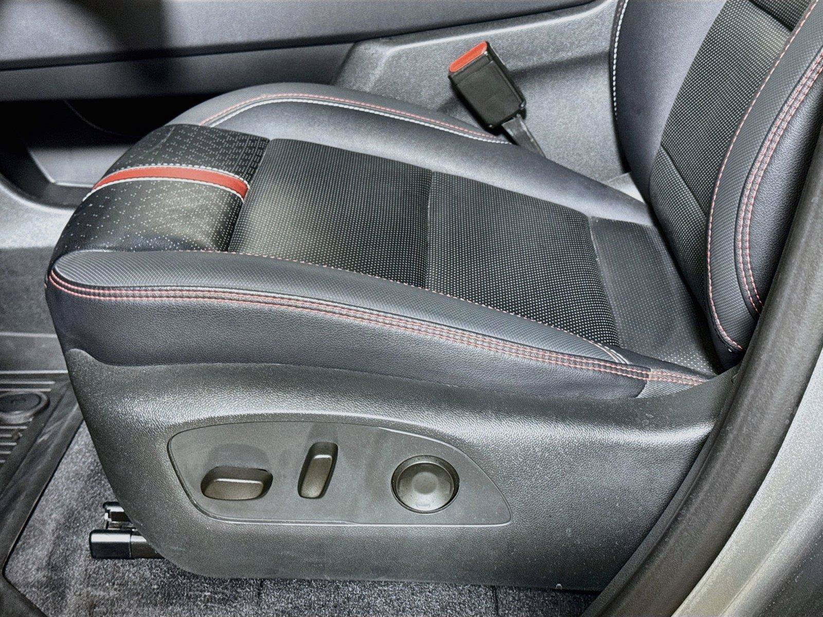 Certified 2025 Chevrolet Traverse RS w/ LPO, Floor Liner Package AWD/4WD image 18
