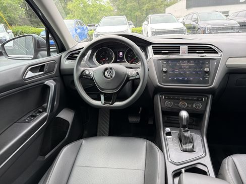 Used 2021 Volkswagen Tiguan SE FWD image 5